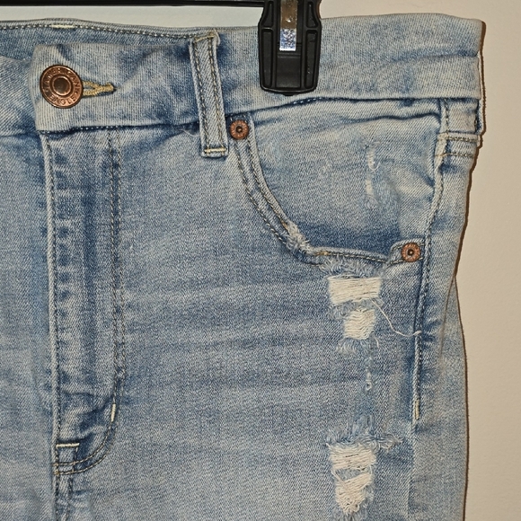 American Eagle Outfitters Light Wash Distressed Jean Shorts - Picture 2 of 10